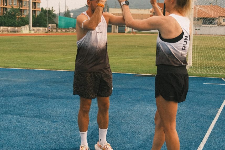 PHUKET RUN members cheering each other after training